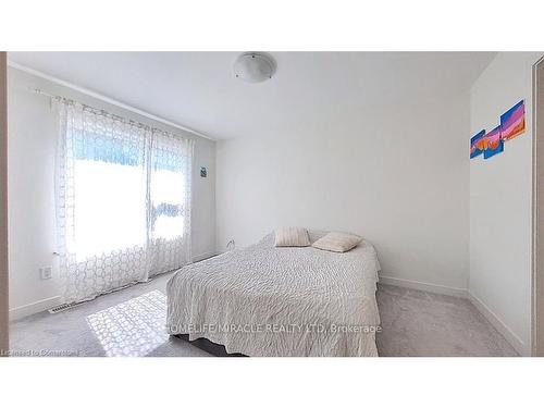 42-110 Fergus Ave Avenue, Kitchener, ON - Indoor Photo Showing Bedroom