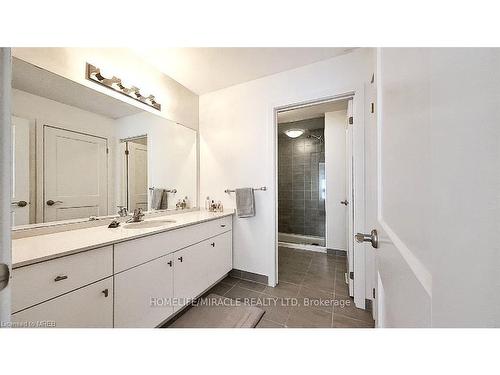 42-110 Fergus Ave Avenue, Kitchener, ON - Indoor Photo Showing Bathroom