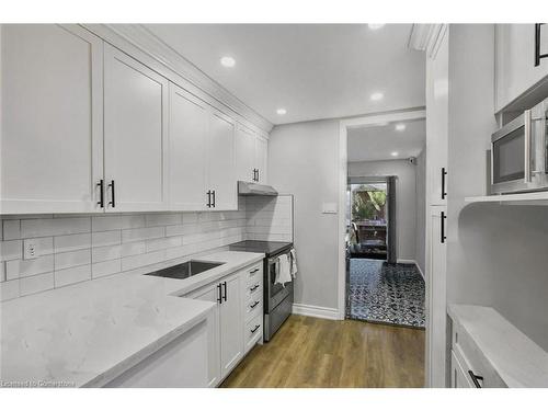 1226 Wigle Avenue, Windsor, ON - Indoor Photo Showing Kitchen With Upgraded Kitchen