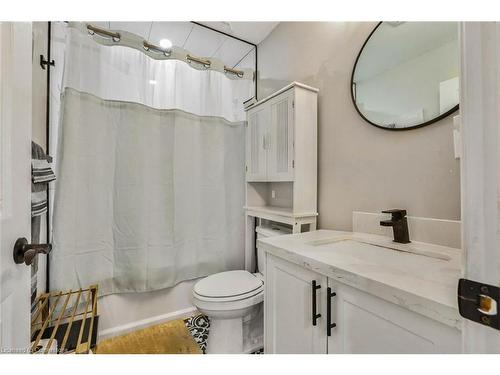 1226 Wigle Avenue, Windsor, ON - Indoor Photo Showing Bathroom