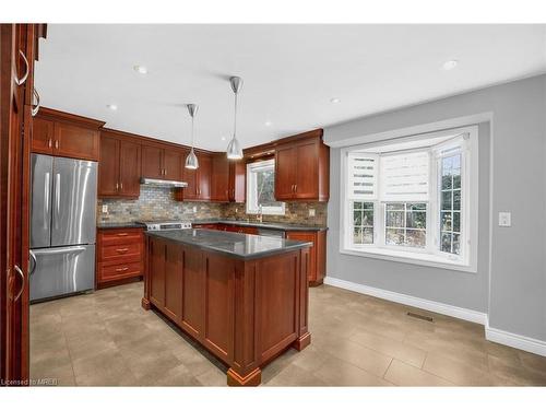 13 Axminster Road, Brampton, ON - Indoor Photo Showing Kitchen