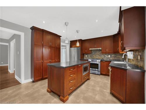 13 Axminster Road, Brampton, ON - Indoor Photo Showing Kitchen