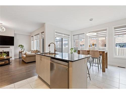 80 Tesla Crescent, Holland Landing, ON - Indoor Photo Showing Kitchen With Double Sink