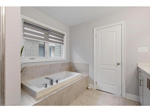 80 Tesla Crescent, Holland Landing, ON - Indoor Photo Showing Bathroom