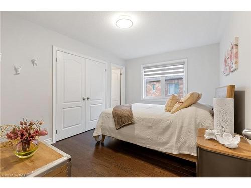 80 Tesla Crescent, Holland Landing, ON - Indoor Photo Showing Bedroom