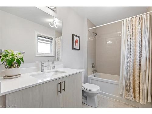 80 Tesla Crescent, Holland Landing, ON - Indoor Photo Showing Bathroom