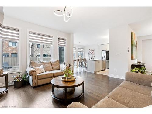 80 Tesla Crescent, Holland Landing, ON - Indoor Photo Showing Living Room