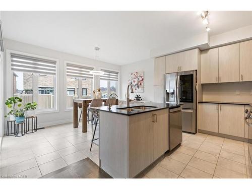 80 Tesla Crescent, Holland Landing, ON - Indoor Photo Showing Kitchen