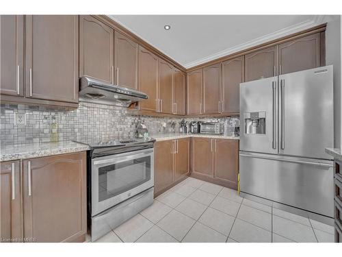 147 Whitwell Drive, Brampton, ON - Indoor Photo Showing Kitchen With Stainless Steel Kitchen