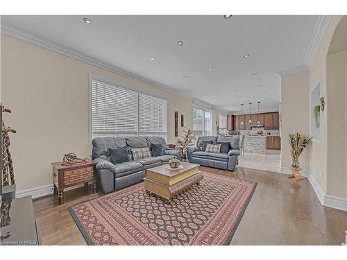 147 Whitwell Drive, Brampton, ON - Indoor Photo Showing Living Room