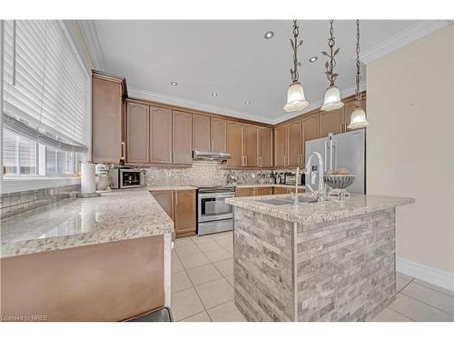 147 Whitwell Drive, Brampton, ON - Indoor Photo Showing Kitchen With Double Sink With Upgraded Kitchen