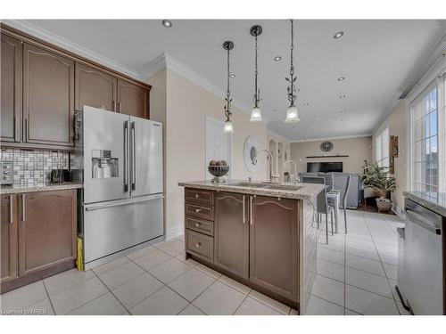 147 Whitwell Drive, Brampton, ON - Indoor Photo Showing Kitchen