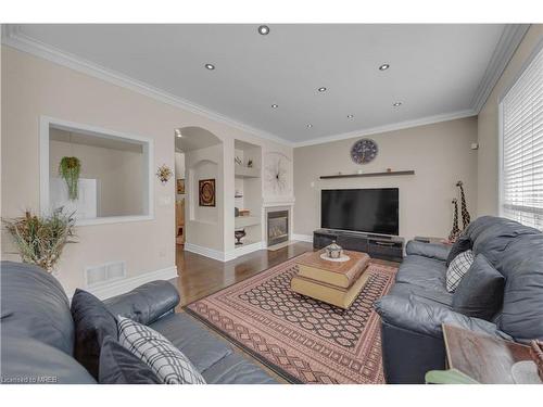 147 Whitwell Drive, Brampton, ON - Indoor Photo Showing Living Room