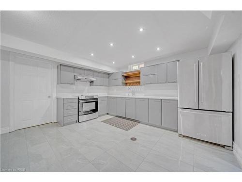 147 Whitwell Drive, Brampton, ON - Indoor Photo Showing Kitchen