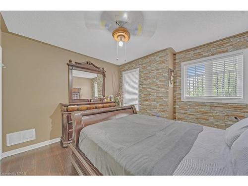 147 Whitwell Drive, Brampton, ON - Indoor Photo Showing Bedroom