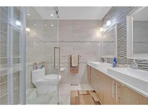 147 Whitwell Drive, Brampton, ON - Indoor Photo Showing Bathroom