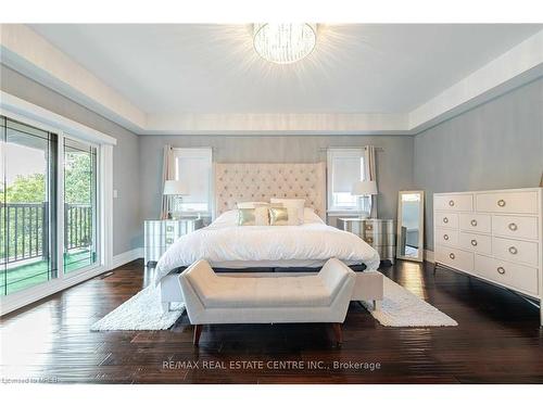 1040 Kent Avenue, Oakville, ON - Indoor Photo Showing Bedroom