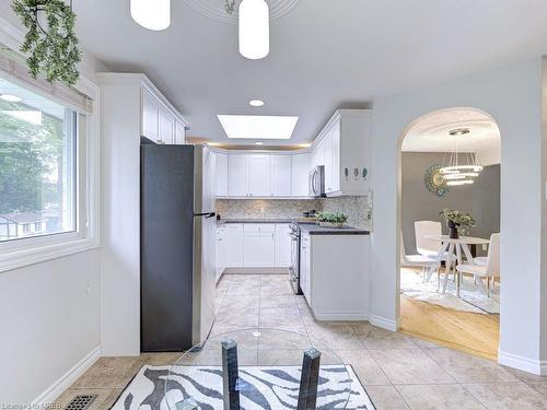 568 Canewood Crescent, Waterloo, ON - Indoor Photo Showing Kitchen