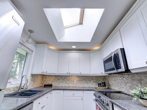 568 Canewood Crescent, Waterloo, ON - Indoor Photo Showing Kitchen With Double Sink With Upgraded Kitchen