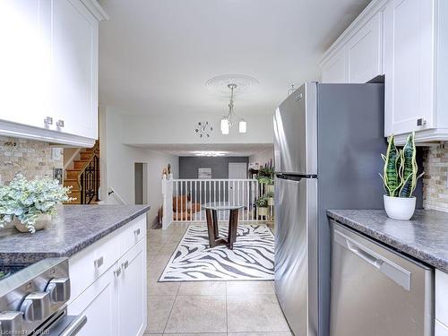 568 Canewood Crescent, Waterloo, ON - Indoor Photo Showing Kitchen