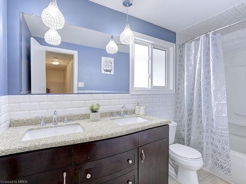 568 Canewood Crescent, Waterloo, ON - Indoor Photo Showing Bathroom