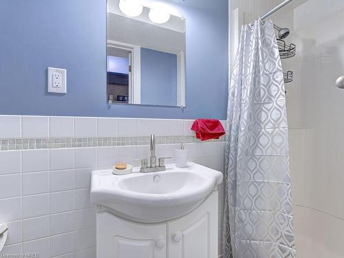 568 Canewood Crescent, Waterloo, ON - Indoor Photo Showing Bathroom