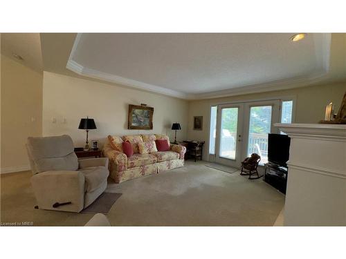 13 Montebello Terrace, Alliston, ON - Indoor Photo Showing Living Room