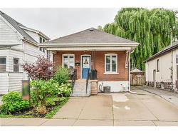 34 Craigmiller Avenue  Hamilton, ON L8L 3J1