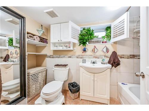 34 Craigmiller Avenue, Hamilton, ON - Indoor Photo Showing Bathroom