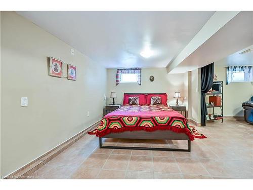 34 Craigmiller Avenue, Hamilton, ON - Indoor Photo Showing Bedroom