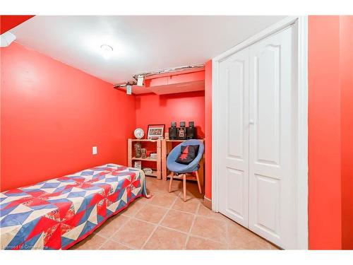 34 Craigmiller Avenue, Hamilton, ON - Indoor Photo Showing Bedroom