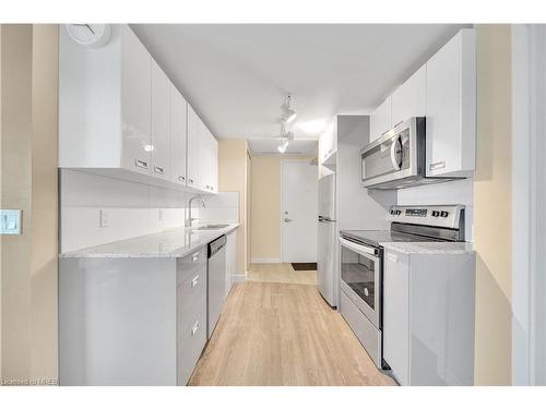 257 Hemlock Street, Waterloo, ON - Indoor Photo Showing Kitchen