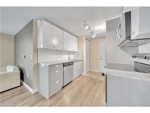 257 Hemlock Street, Waterloo, ON - Indoor Photo Showing Kitchen