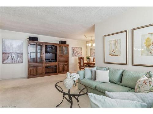 1605-966 Inverhouse Drive, Mississauga, ON - Indoor Photo Showing Living Room