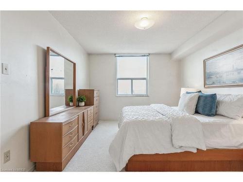 1605-966 Inverhouse Drive, Mississauga, ON - Indoor Photo Showing Bedroom