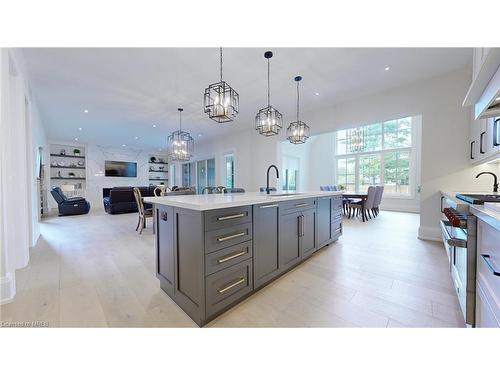 212 Southview Road, Oakville, ON - Indoor Photo Showing Kitchen With Upgraded Kitchen