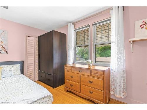 138 Westchester Crescent, St. Catharines, ON - Indoor Photo Showing Bedroom