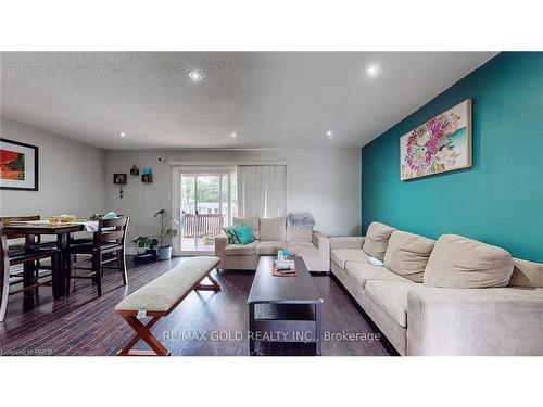 125 Greene Drive, Brampton, ON - Indoor Photo Showing Living Room