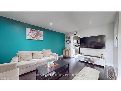 125 Greene Drive, Brampton, ON - Indoor Photo Showing Living Room