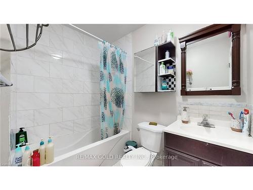 125 Greene Drive, Brampton, ON - Indoor Photo Showing Bathroom