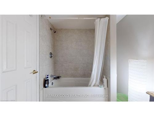 125 Greene Drive, Brampton, ON - Indoor Photo Showing Bathroom