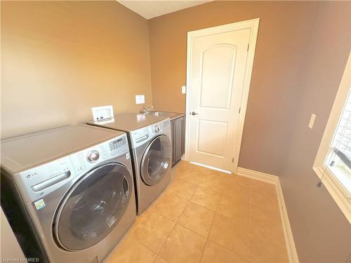 1749 Angus Street, Innisfil, ON - Indoor Photo Showing Laundry Room