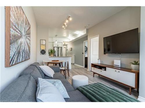 303-85 East Liberty Street, Toronto, ON - Indoor Photo Showing Living Room