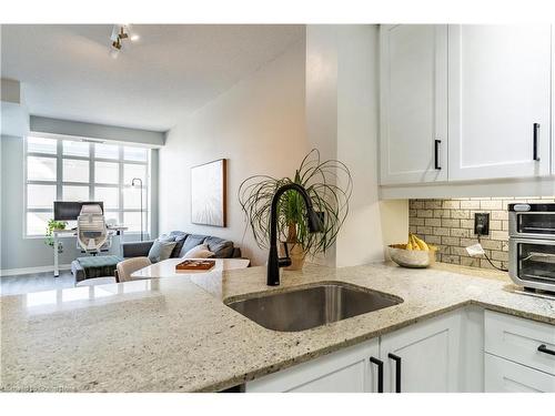 303-85 East Liberty Street, Toronto, ON - Indoor Photo Showing Kitchen