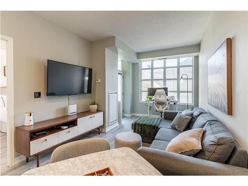 303-85 East Liberty Street, Toronto, ON - Indoor Photo Showing Living Room