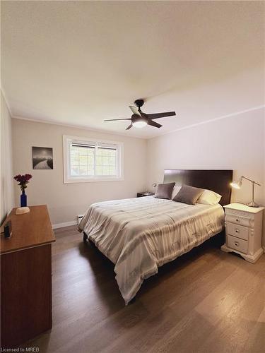 227 Rossland Road, Oshawa, ON - Indoor Photo Showing Bedroom