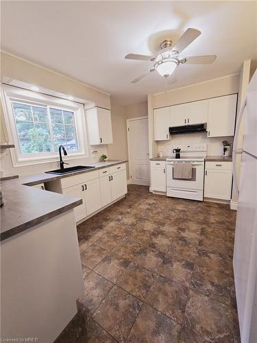 227 Rossland Road, Oshawa, ON - Indoor Photo Showing Kitchen