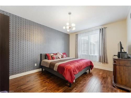 39 Newark Way, Brampton, ON - Indoor Photo Showing Bedroom