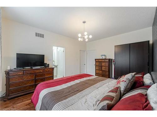 39 Newark Way, Brampton, ON - Indoor Photo Showing Bedroom