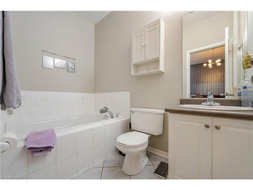 39 Newark Way, Brampton, ON - Indoor Photo Showing Bathroom